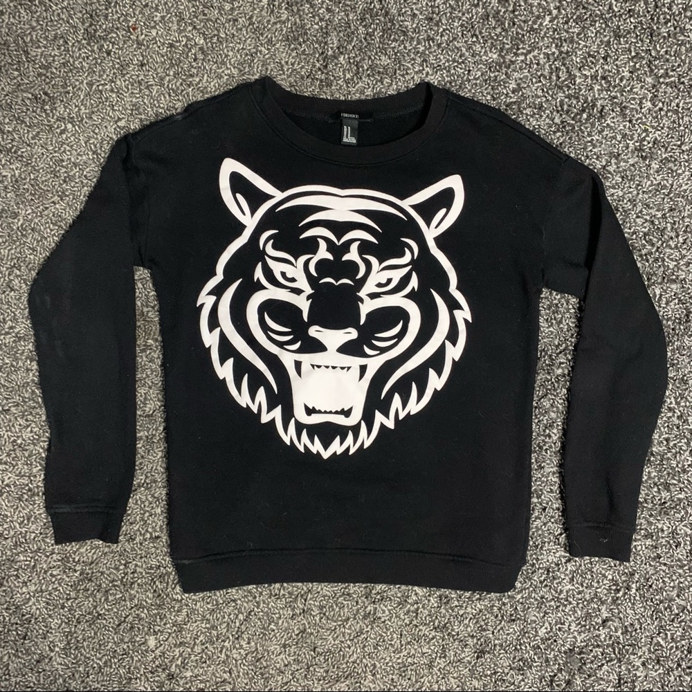 Tiger head sweatshirt size M Forever 21 black tiger crew neck pullover
